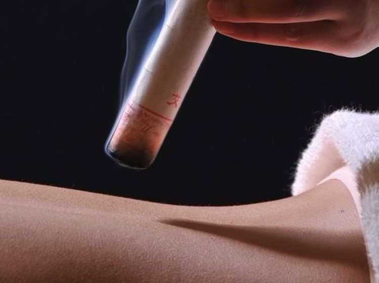 在家做艾灸和去艾灸养生馆有何区别？